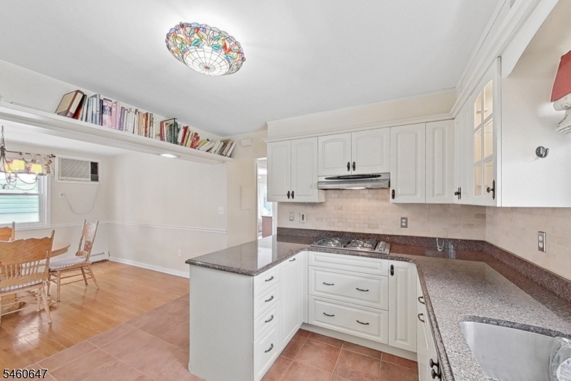 14 Pine St Property Photo 15