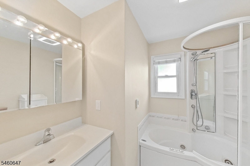 14 Pine St Property Photo 18