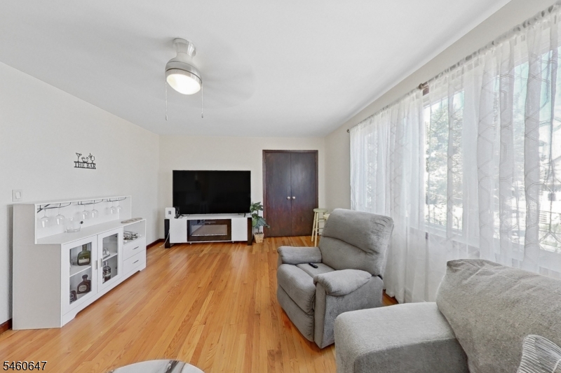14 Pine St Property Photo 32