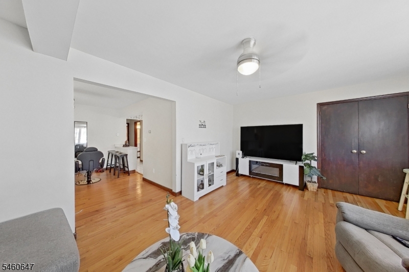 14 Pine St Property Photo 33