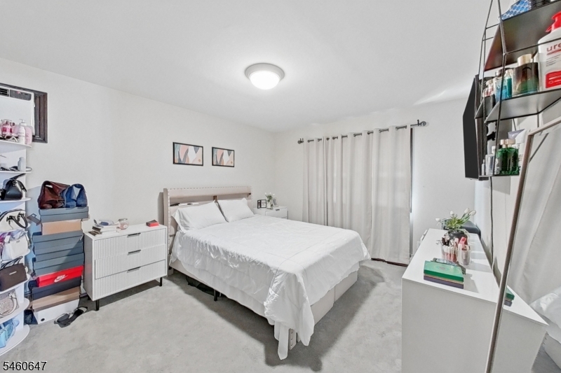 14 Pine St Property Photo 34