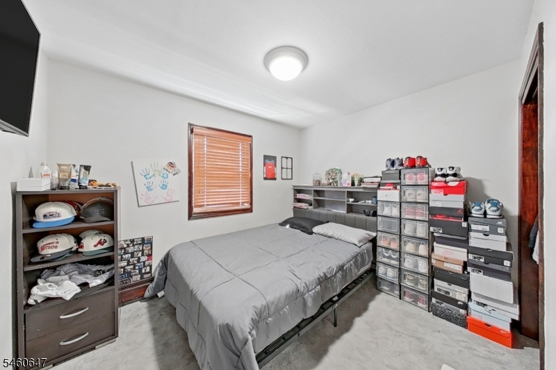 14 Pine St Property Photo 37