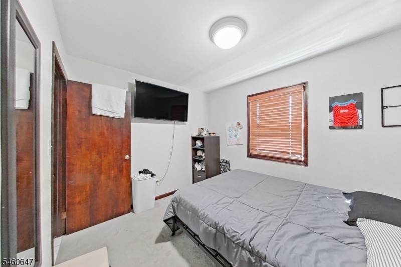 14 Pine St Property Photo 38