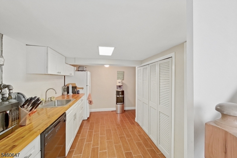 14 Pine St Property Photo 39