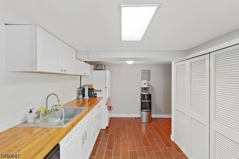 14 Pine St Property Photo 40