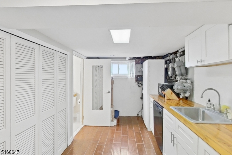14 Pine St Property Photo 43