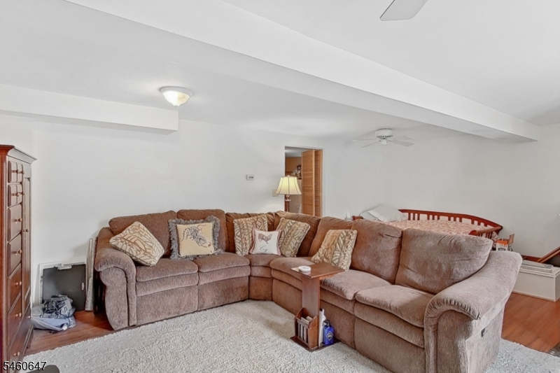 14 Pine St Property Photo 45