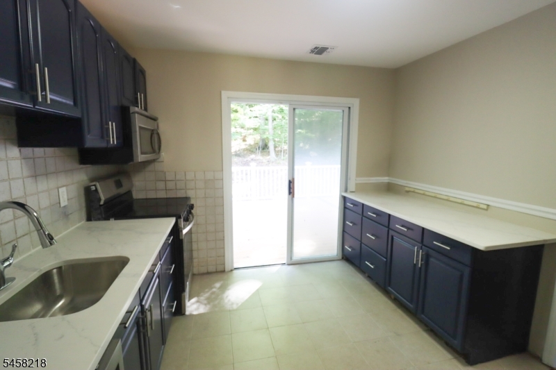 95 Longwood Lake Rd Property Photo 3