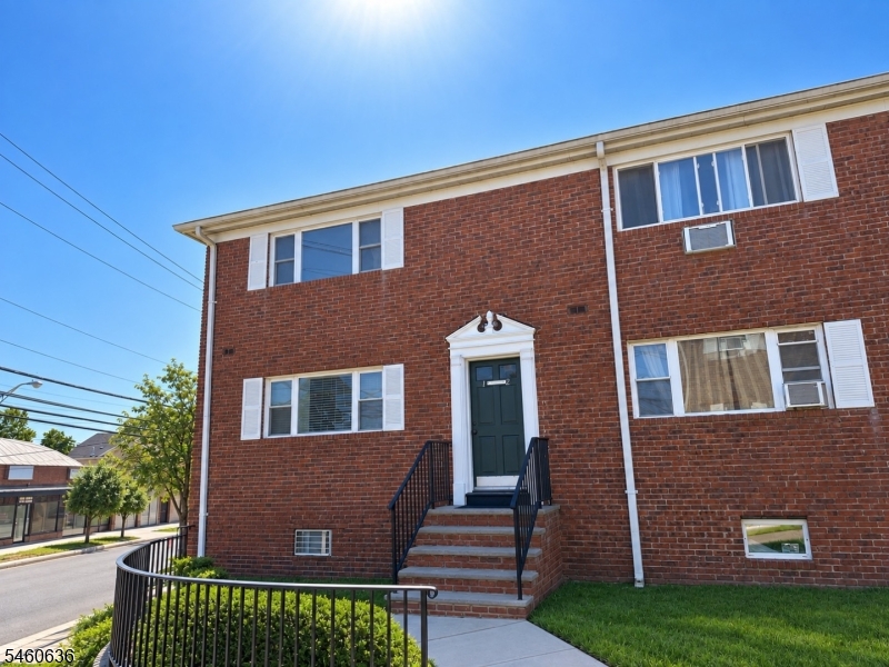 101 NO Beverwyck Rd 1