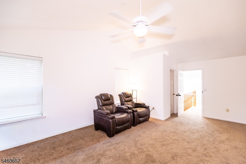 86 Gordon Ave Property Photo 28