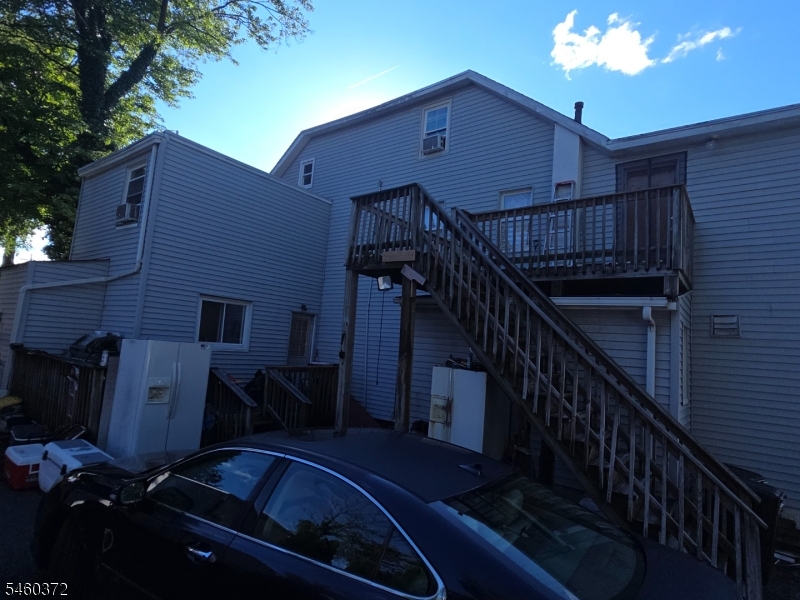 630 Valley St Property Photo 3