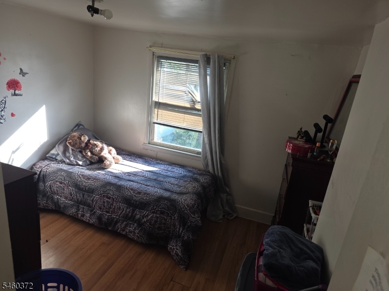 630 Valley St Property Photo 8