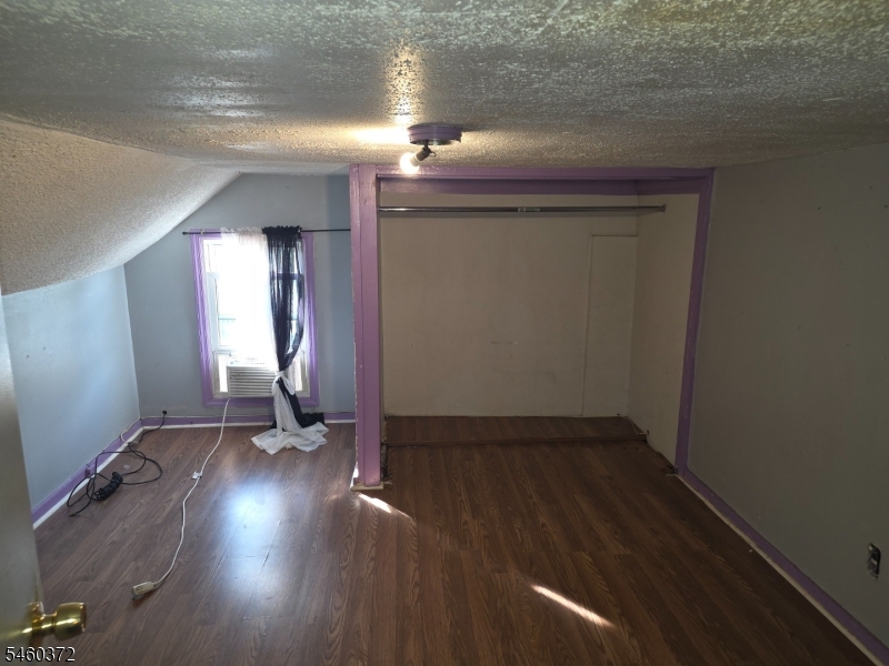 630 Valley St Property Photo 10