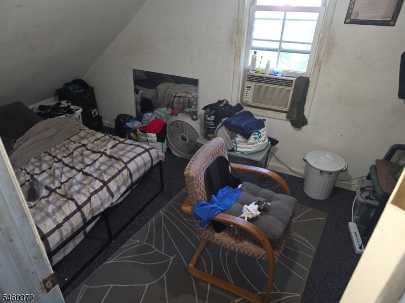 630 Valley St Property Photo 11