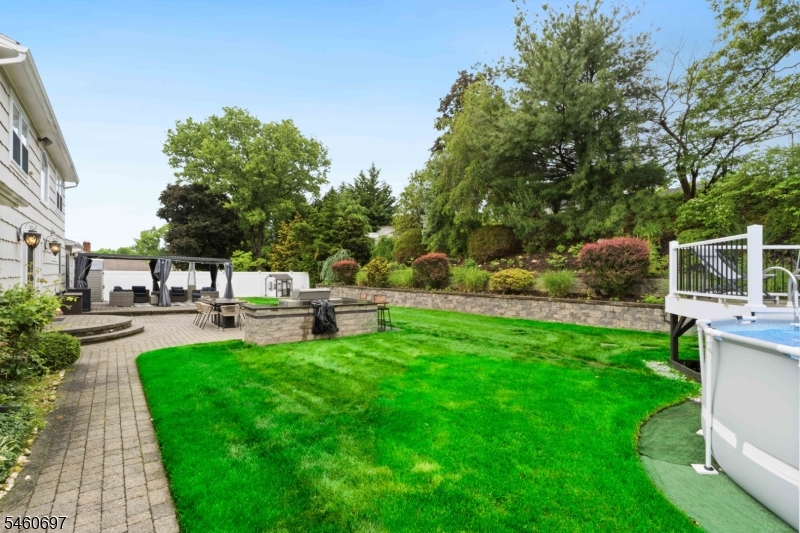 15 Almroth Dr Property Photo 47