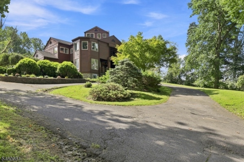 2814 River Rd Property Photo 3