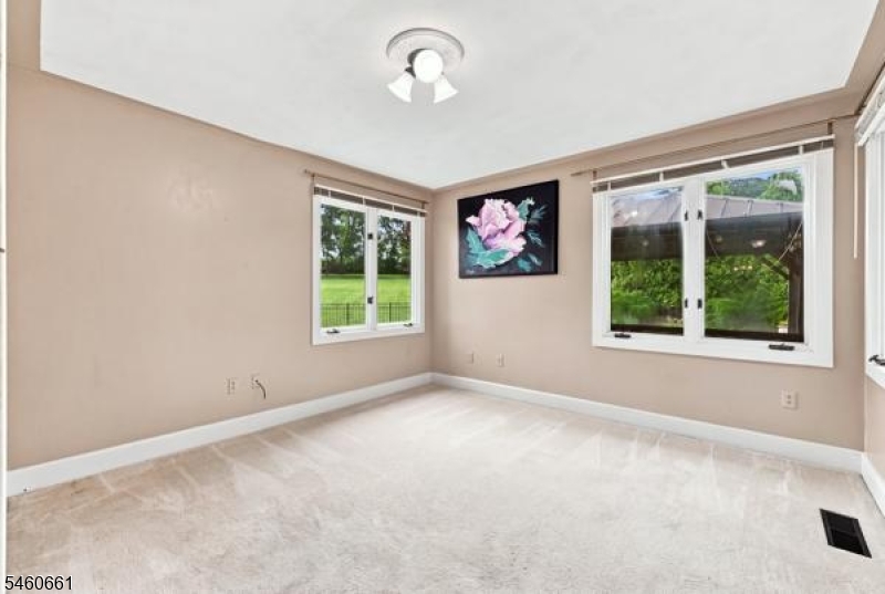 2814 River Rd Property Photo 31