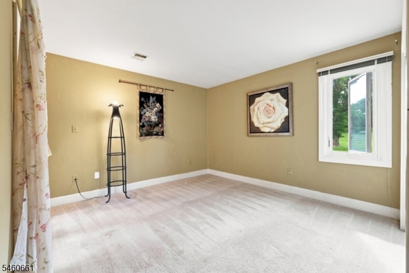 2814 River Rd Property Photo 32