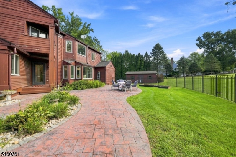2814 River Rd Property Photo 42