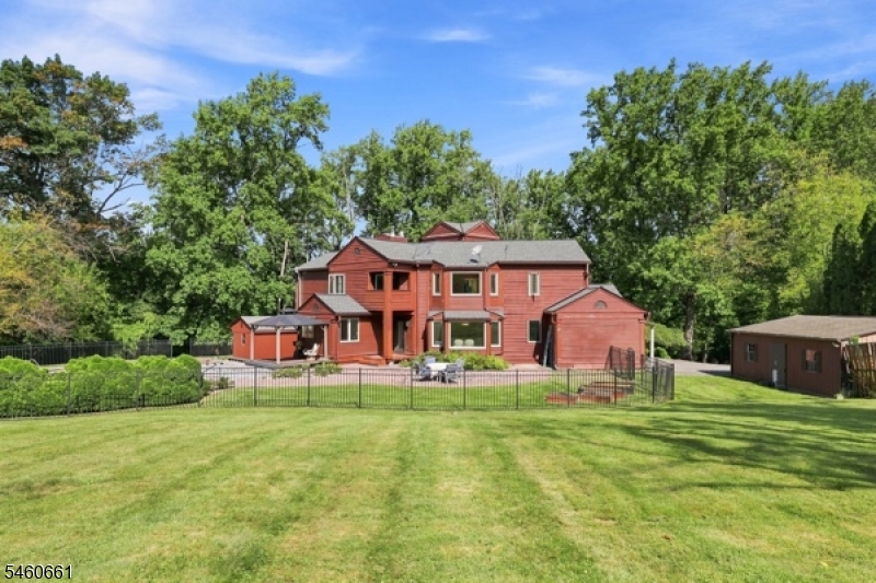 2814 River Rd Property Photo 43