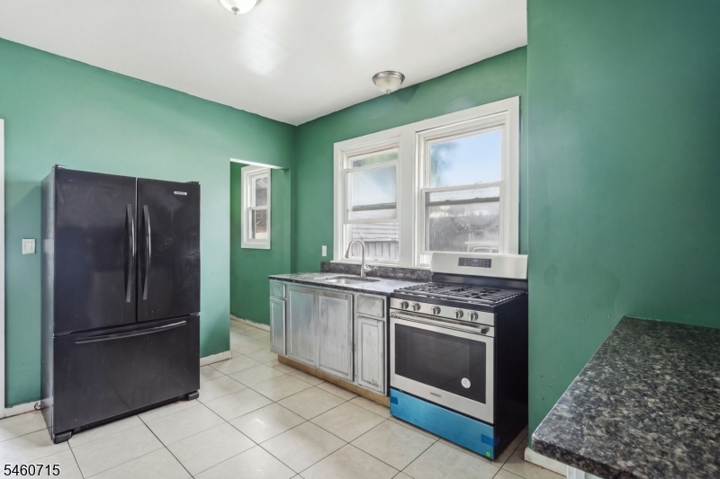 1053 Sanford Ave Property Photo 14