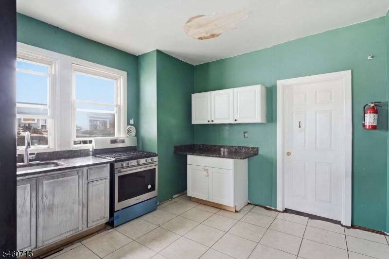 1053 Sanford Ave Property Photo 15