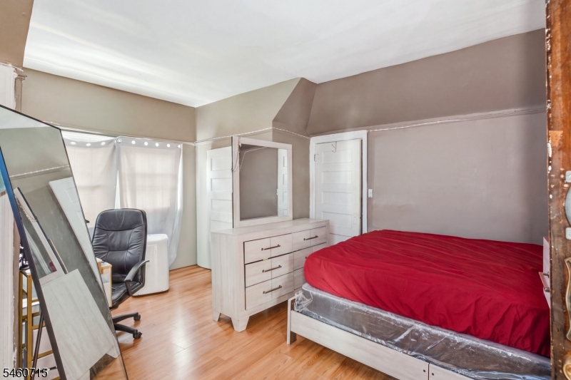 1053 Sanford Ave Property Photo 30