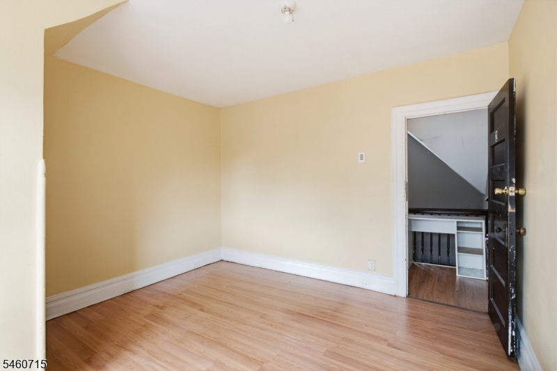 1053 Sanford Ave Property Photo 32