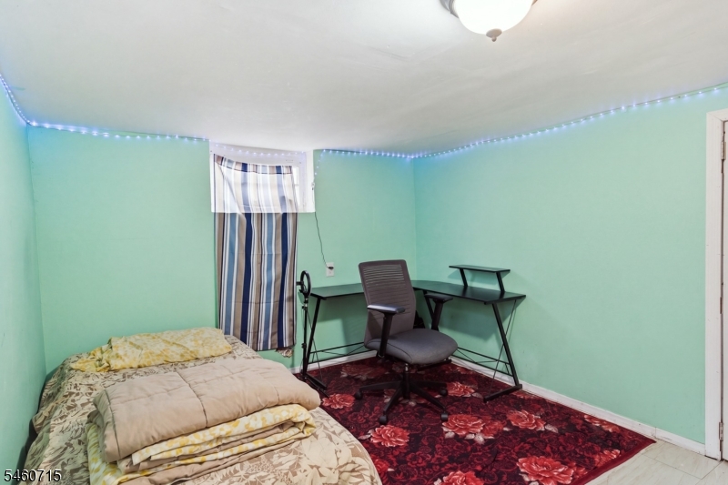 1053 Sanford Ave Property Photo 40