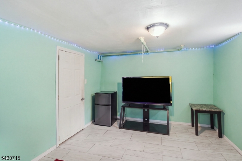 1053 Sanford Ave Property Photo 41