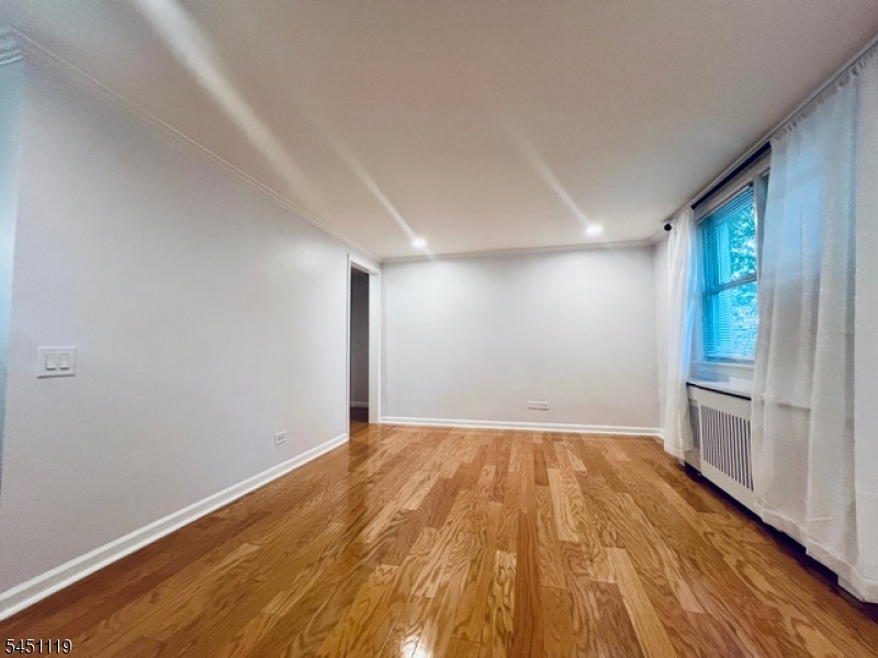 519 Brooklawn Ave H2 Property Photo 4
