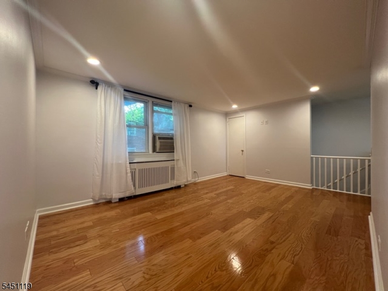 519 Brooklawn Ave H2 Property Photo 5
