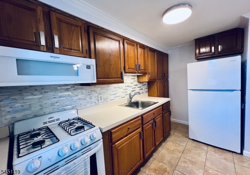 519 Brooklawn Ave H2 Property Photo 9
