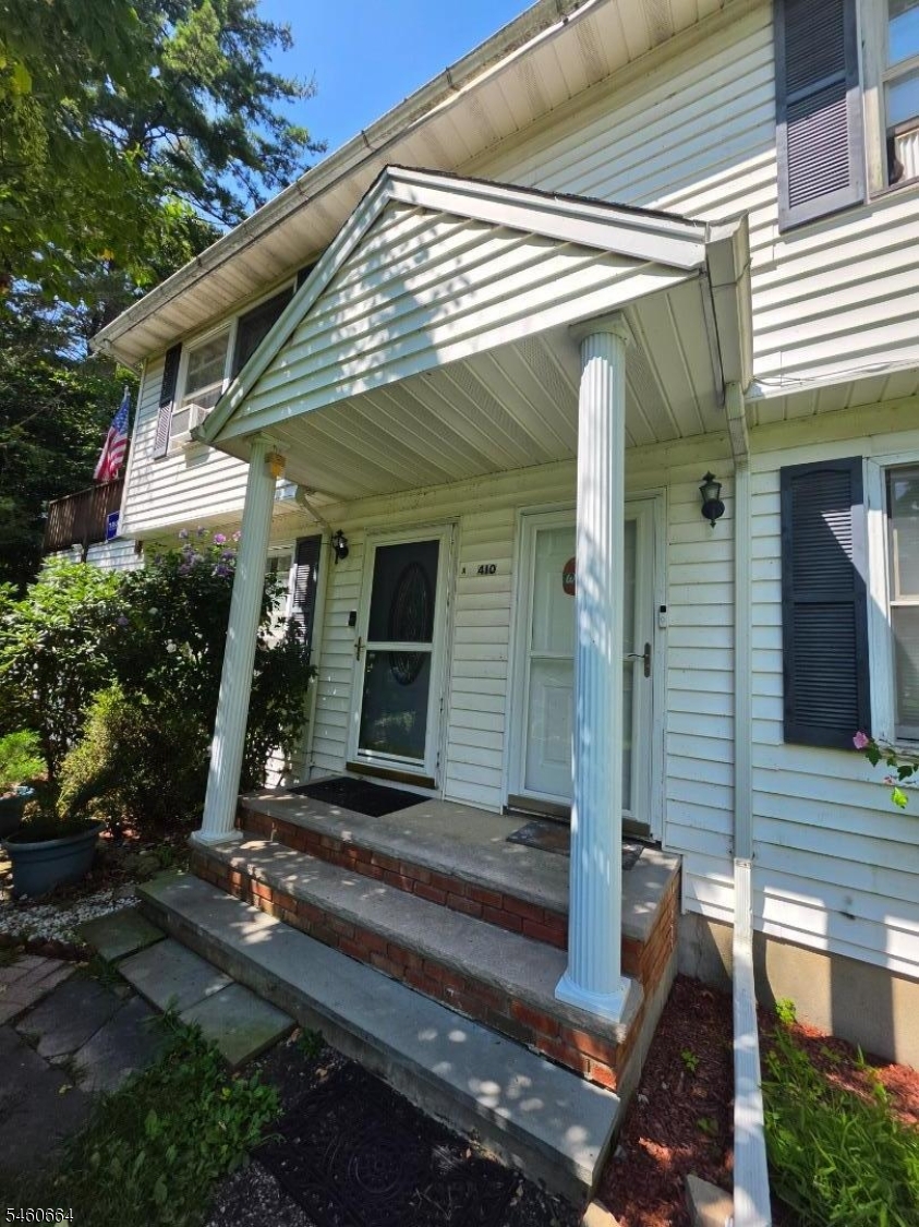 410 B Deerfield Ln Property Photo 2