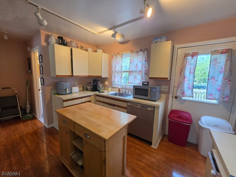 410 B Deerfield Ln Property Photo 6