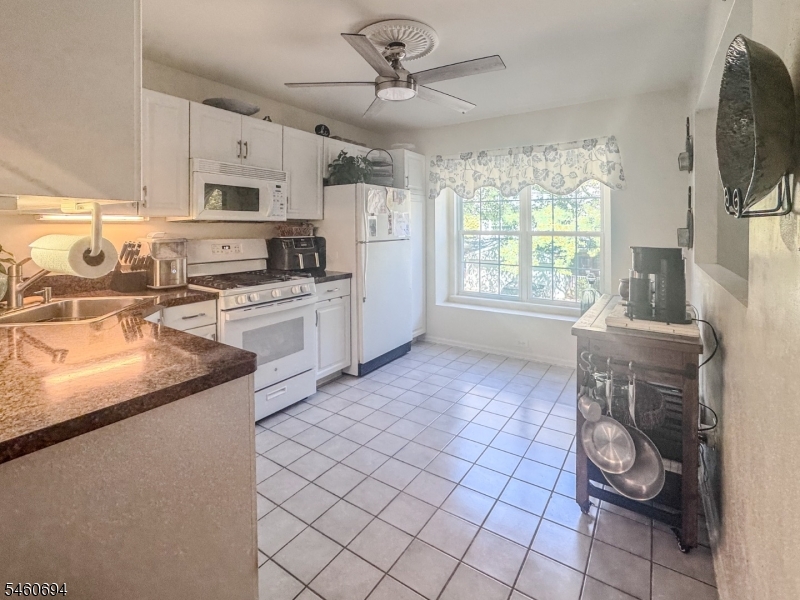 27 Birch Ter Property Photo 5
