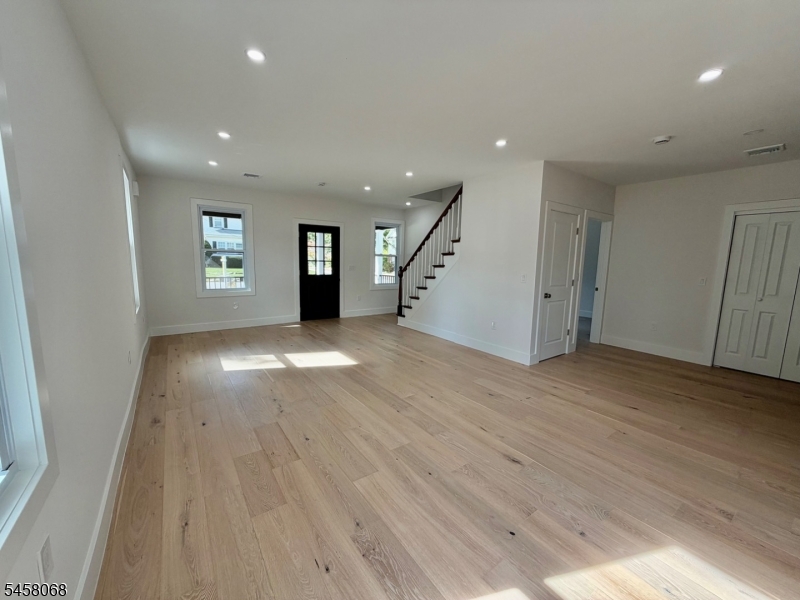 173 Lake Ave Property Photo 5