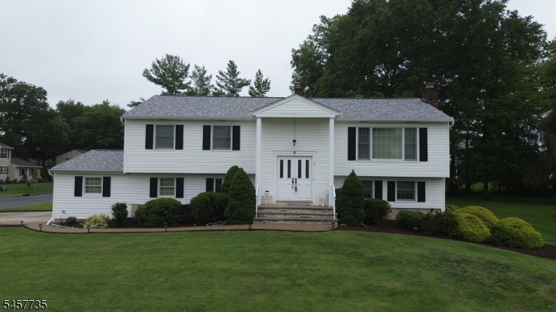 2 Tanglewood Dr Property Photo 1