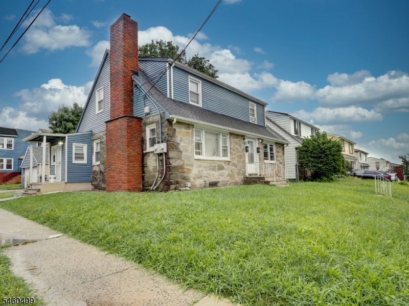 338 Nesbit Ter Property Photo 2