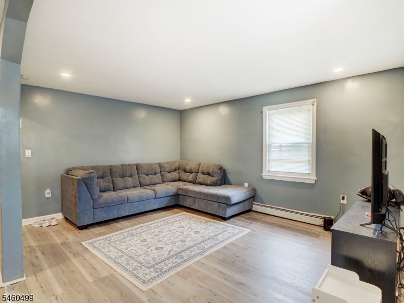 338 Nesbit Ter Property Photo 4