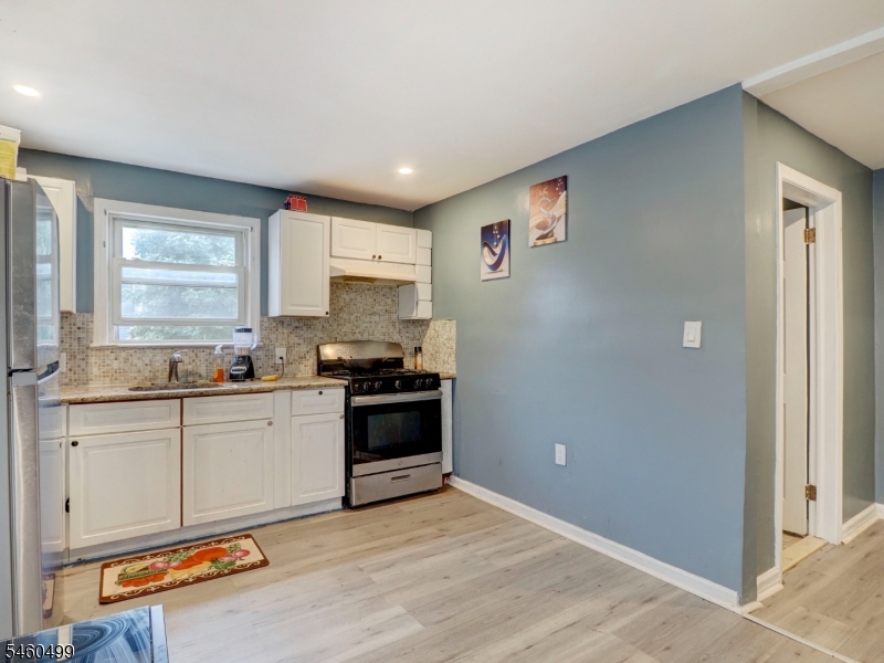 338 Nesbit Ter Property Photo 5
