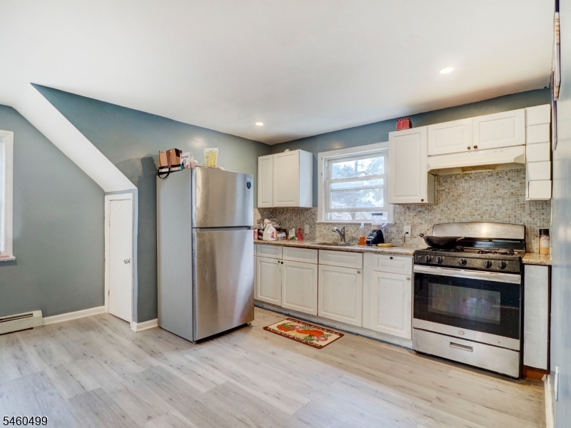 338 Nesbit Ter Property Photo 6