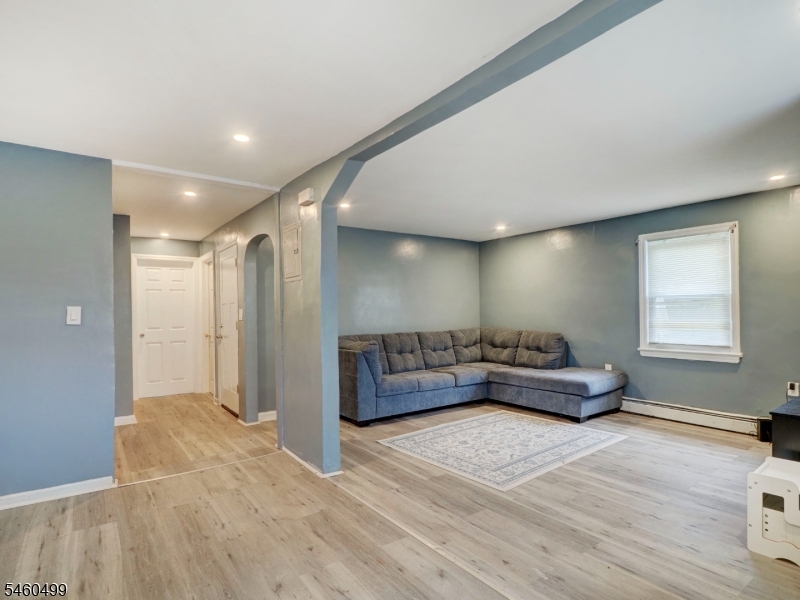 338 Nesbit Ter Property Photo 7