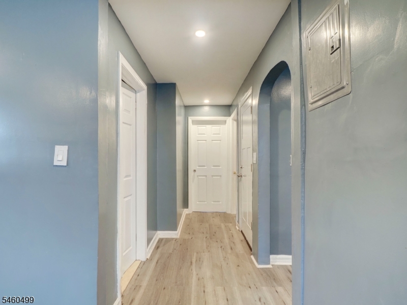 338 Nesbit Ter Property Photo 8