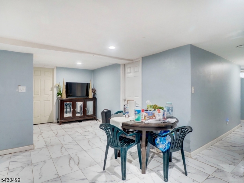 338 Nesbit Ter Property Photo 15