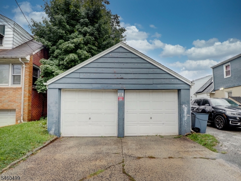 338 Nesbit Ter Property Photo 17