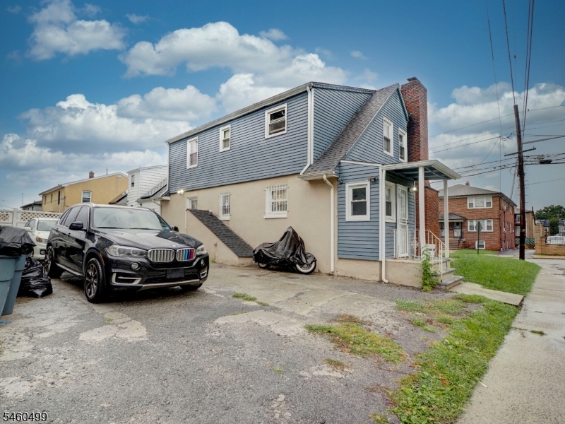 338 Nesbit Ter Property Photo 18