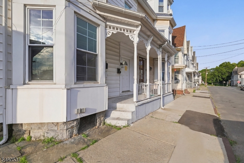 283 Mercer St Property Photo 2