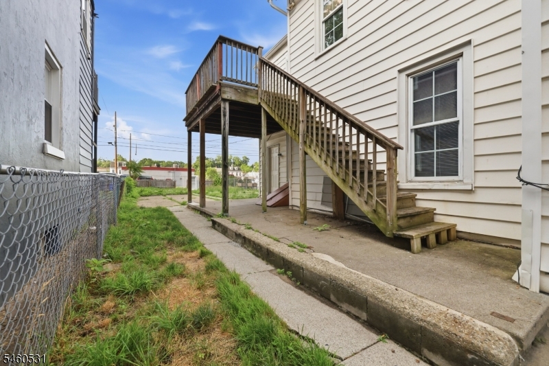 283 Mercer St Property Photo 3