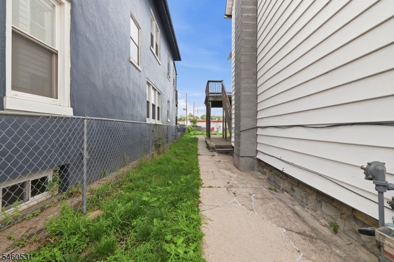 283 Mercer St Property Photo 4